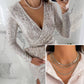 ✨ Elegante wikkeljurk met pailletten – V-hals, split en flatterende pasvorm voor feestjes en avondevents