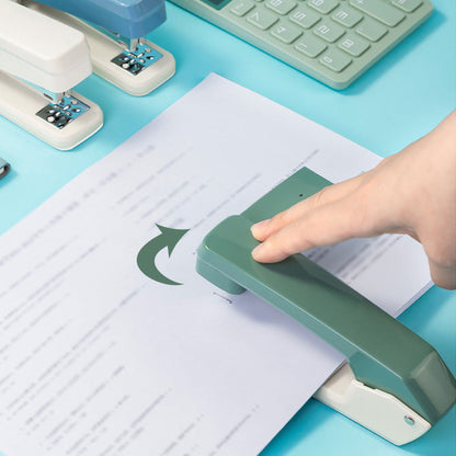 Nieten in de hoek van een boekje lukt niet met een gewone nietmachine – Kantoor Nietmachine met 360° Draaibaar Pad | 50 Nietjes Capaciteit | Blauw of Groen 📎🔄