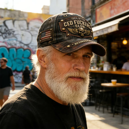 Vintage geborduurde pet met “Old Fuckers Club”