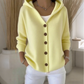 Gebreid damesvest met capuchon en knoopsluiting