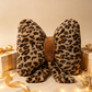 💋🐆 Luipaardprint Strikje Sierkussen – Wilde print, elegante afwerking, het perfecte decoratie-accessoire voor een chic Parijs interieur, tussen durf en vrouwelijkheid 🖤🎀